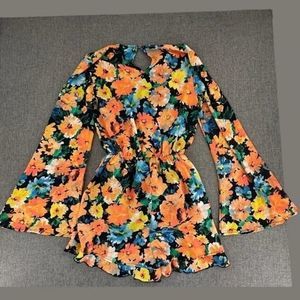 Gianni Bini Long Sleeve Floral Romper Keyhole Back Detail Fully Lined S